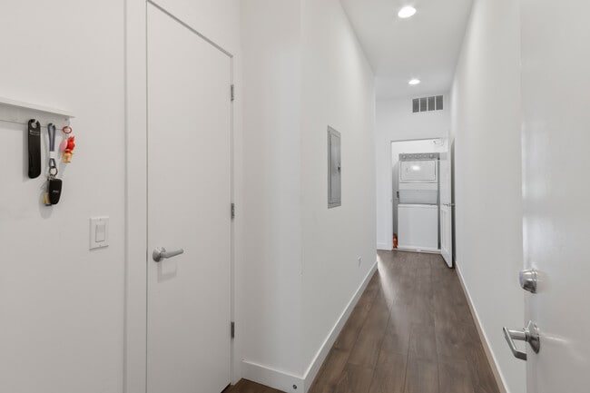 Foto del edificio - 1507 N. Western-302