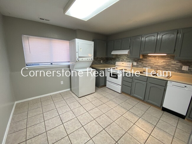 Building Photo - 2627 E Uintah St