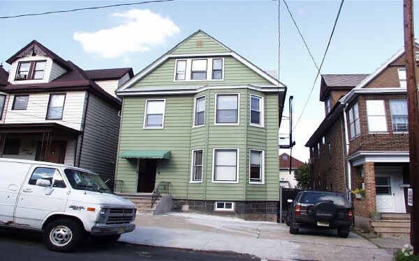 Building Photo - 338 75th St