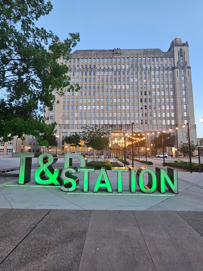 Foto del edificio - 221 W Lancaster Ave