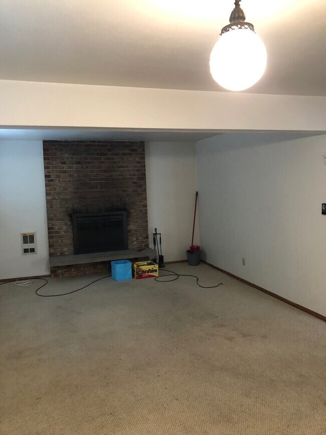 Building Photo - Steps Away from Alki Beach!! Two Level 2bd...