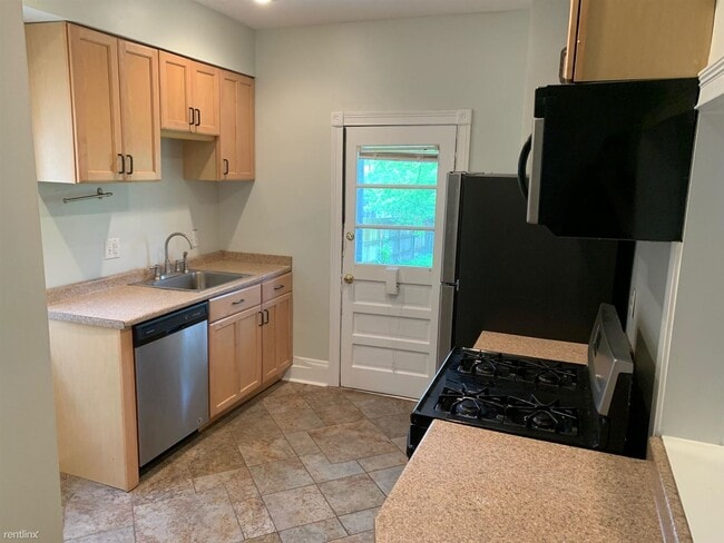 Building Photo - 3 br, 1.5 bath House - 2899 Markbreit Ave