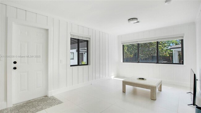 Foto del edificio - 1750 NE 144th St
