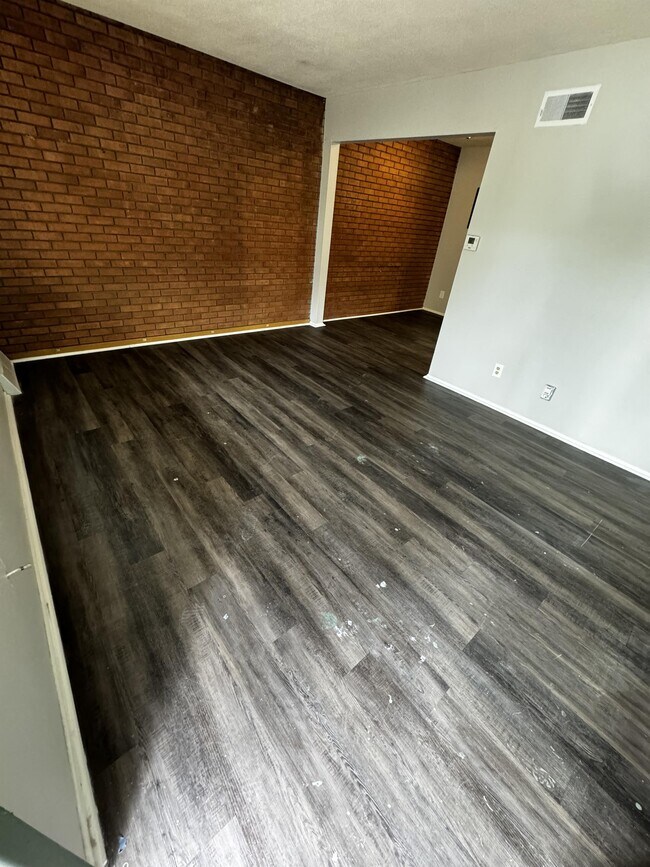 Building Photo - 605 Ewing Ave