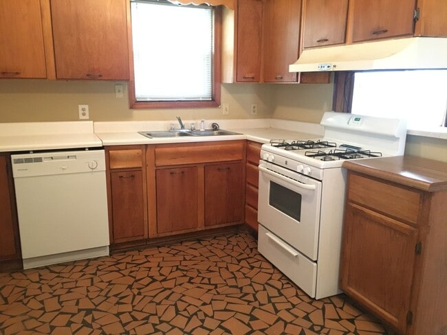 Building Photo - 8349 Cedarbrush Dr