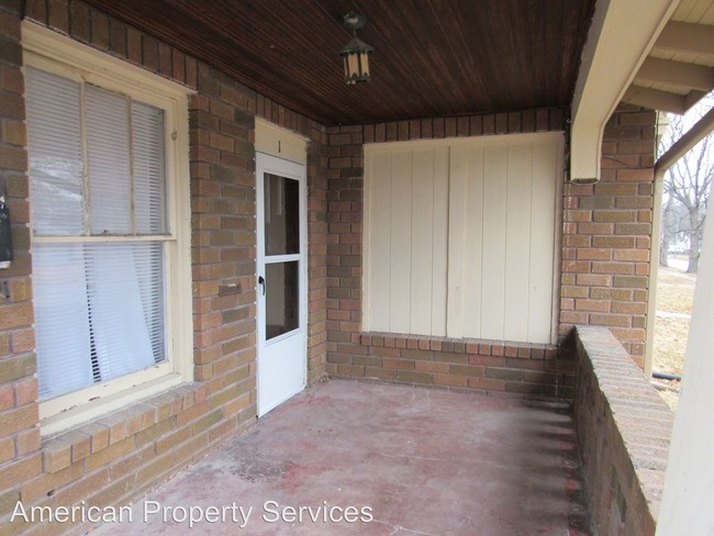 Building Photo - 930 Bertrand St