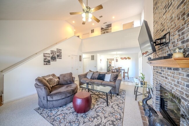 Foto del edificio - 474 Diana Ct