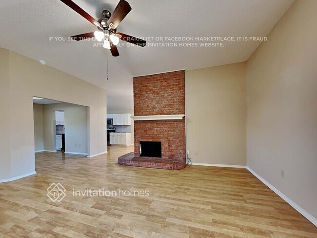 Foto del edificio - 924 Teakwood Ln