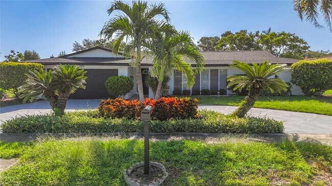 Building Photo - 1900 Sandpiper Dr