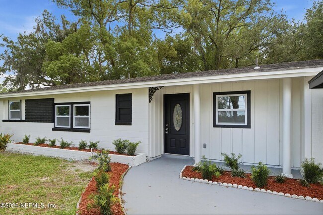 Foto del edificio - 5134 Moncrief Rd W