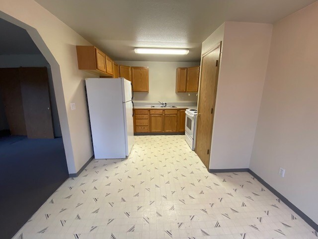 Building Photo - 1836 Summit Dr