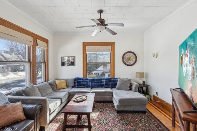 Foto del edificio - 587 Wyckoff Ave