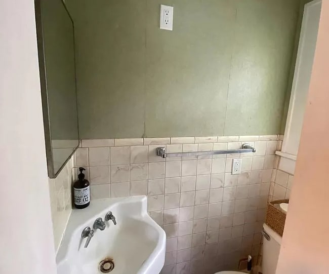 Foto del edificio - 209 E Lutz Ave