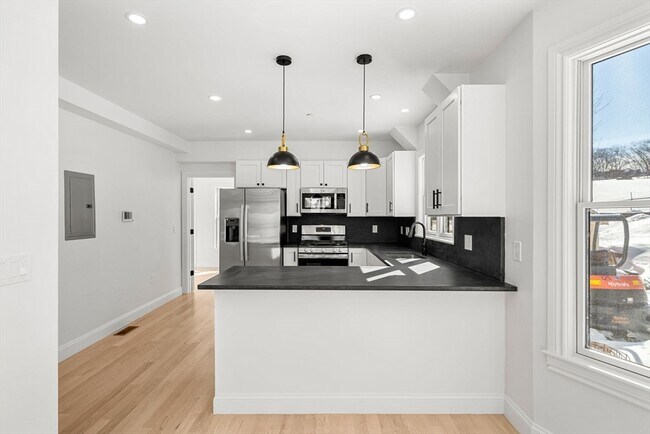 Building Photo - 53 Dustin St