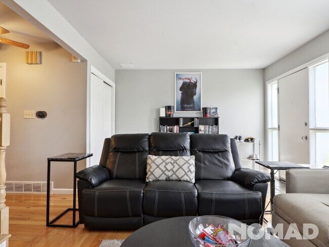 Foto del edificio - 3 Bedroom Townhome in Aurora