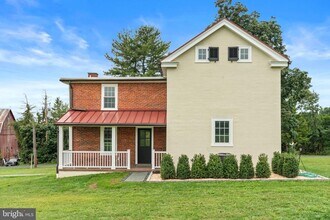 Building Photo - 1121 Deer Run Rd