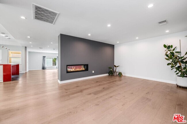 Foto del edificio - 523 E Fairmount Rd