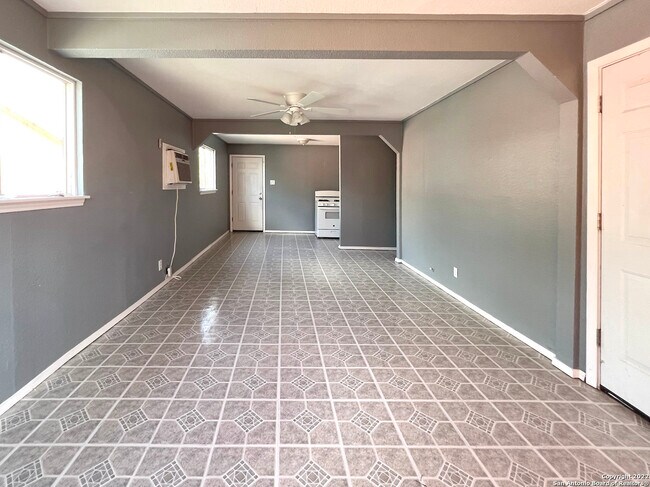 Foto del edificio - 915 Sams Dr