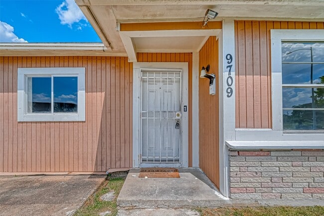 Foto del edificio - 9709 Fairland Dr