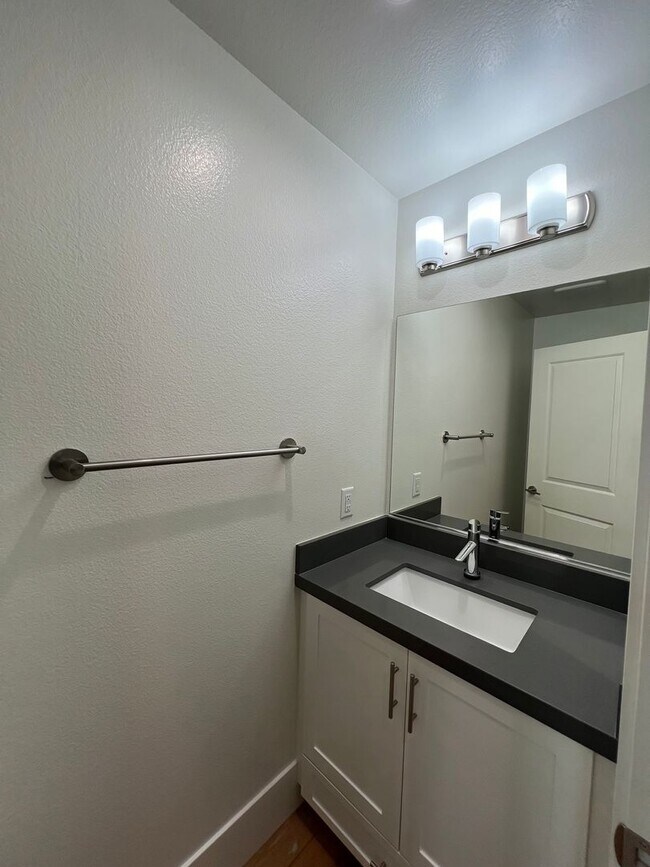 Foto del edificio - A Very New Home for Rent