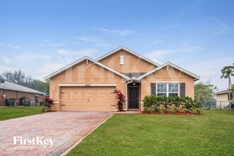 Building Photo - 4406 SW 9th Ave