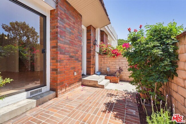 Foto del edificio - 13065 Mindanao Way