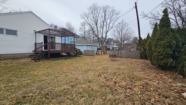 Building Photo - Great Location! Available NOW!