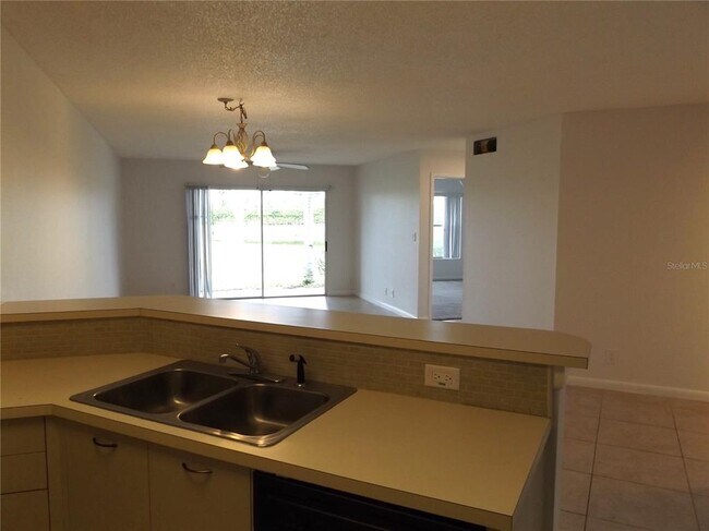 Building Photo - 6151 Bahia Del Mar Blvd S