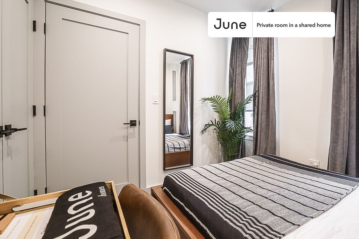 Foto principal - Room in Shared 3 bed/2 bath home