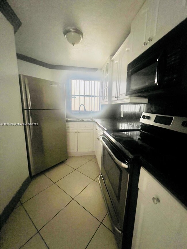 Foto del edificio - 1750 W 46th St