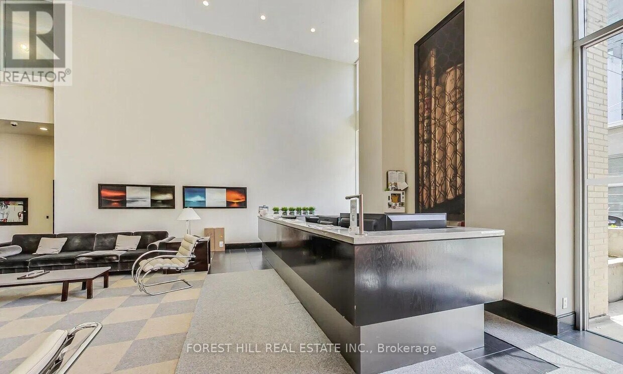 Building Photo - 438 King St W