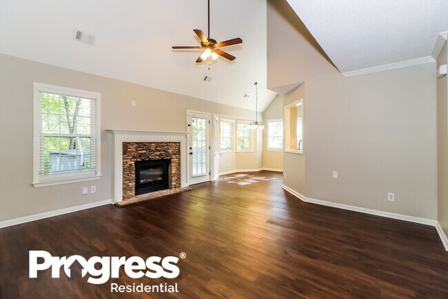 Foto del edificio - 5587 Riverside Dr