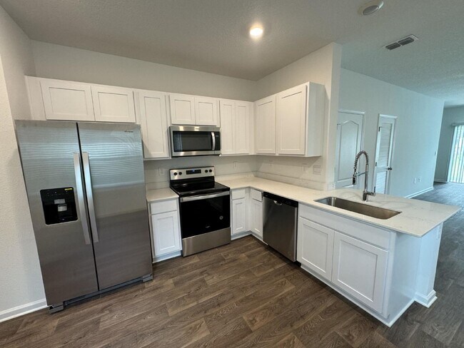 Foto del edificio - AVAILABLE FOR RENT - Brand NEW Townhome in...