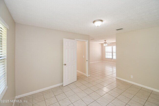 Building Photo - 1061 Grove Park Dr E