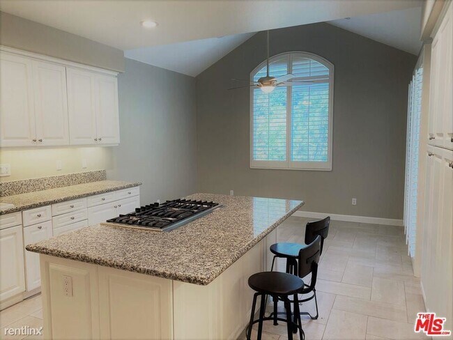 Building Photo - 3 br, 3.5 bath House - 732 Palisades Dr