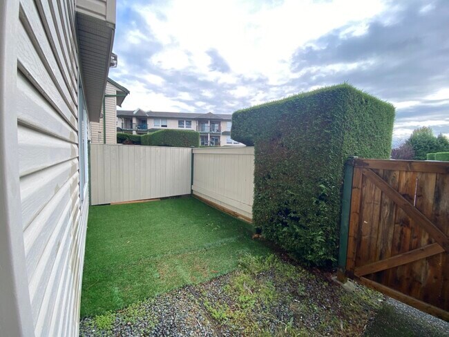 Photo du bâtiment - 1910-1910 Bowen Rd