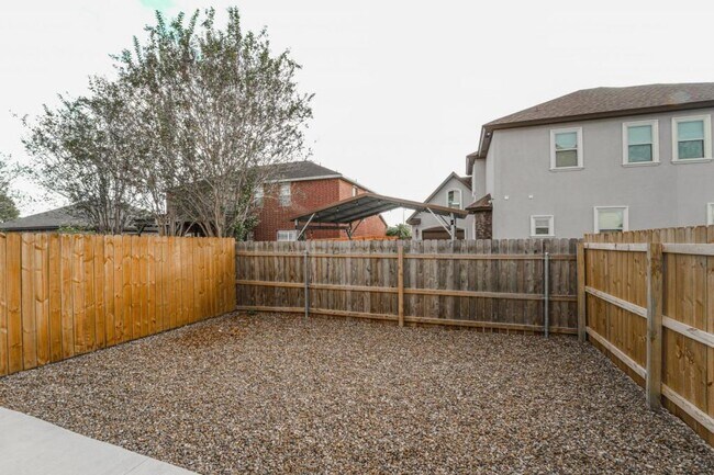 Building Photo - 3302 S. Sugar Rd Apt B