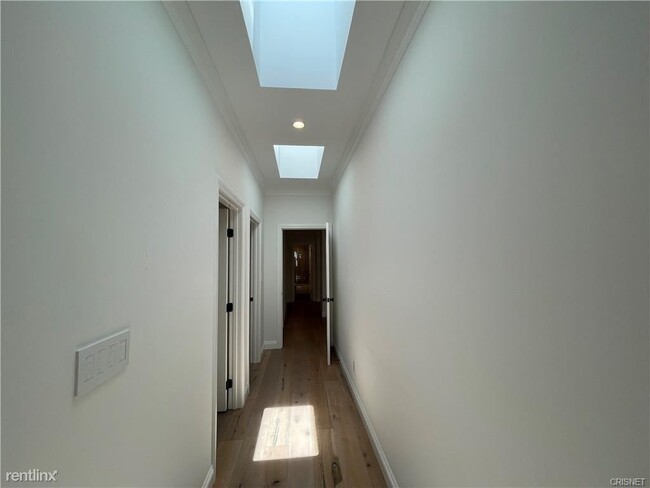 Building Photo - 3 br, 3 bath House - 17083 Kingsbury St