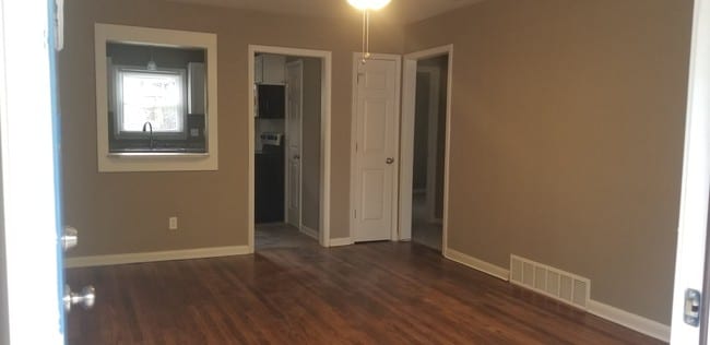 Building Photo - 512 SE 4th Terrace