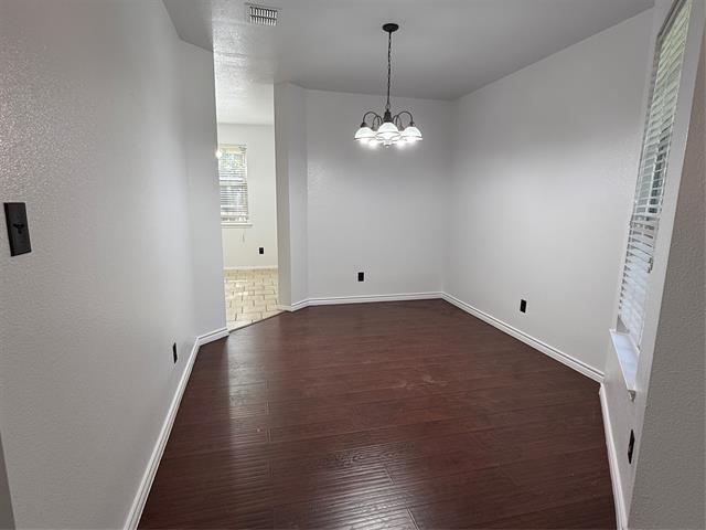 Foto del edificio - 4005 Hawkins Dr