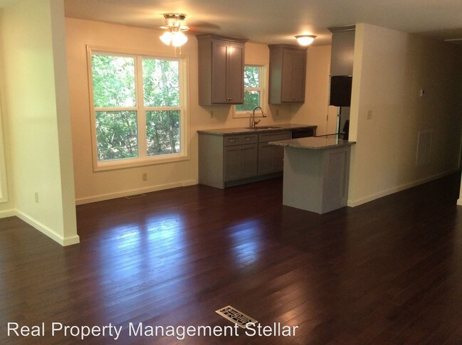 Building Photo - 3 br, 2 bath House - 7743 Elm Circle
