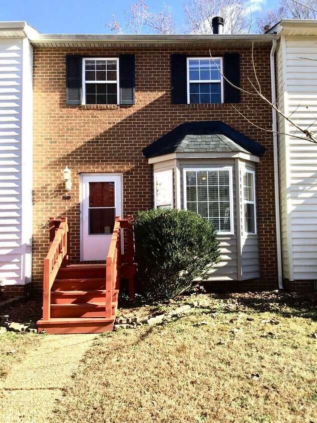 Primary Photo - 2 bedroom 1.5 Bath Townhome