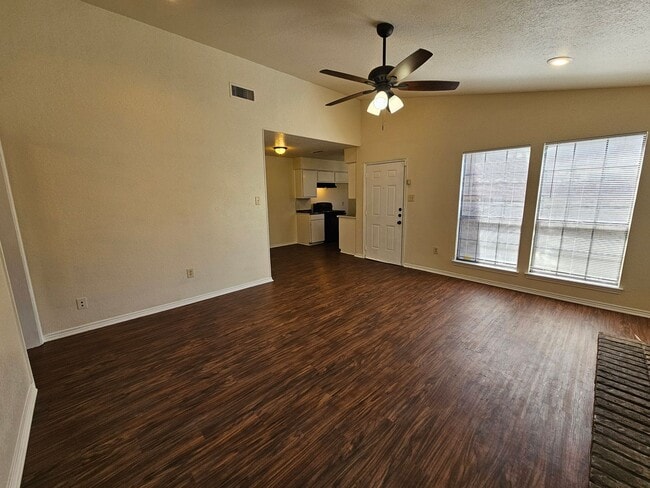 Building Photo - 3125 Tudor Ln