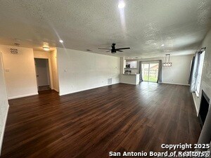 Foto del edificio - 9142 Valley Ridge