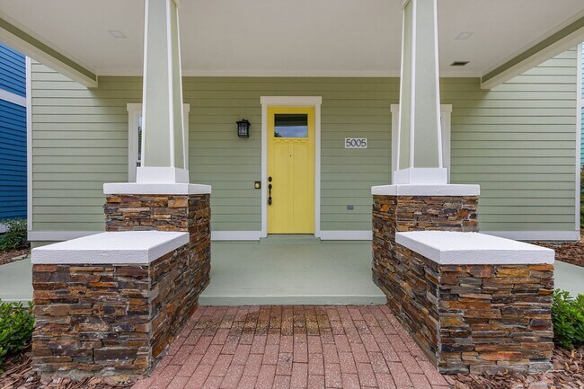 Building Photo - Gorgeous remodeled 3-bedroom, 2.5 bath home in Hillcrest