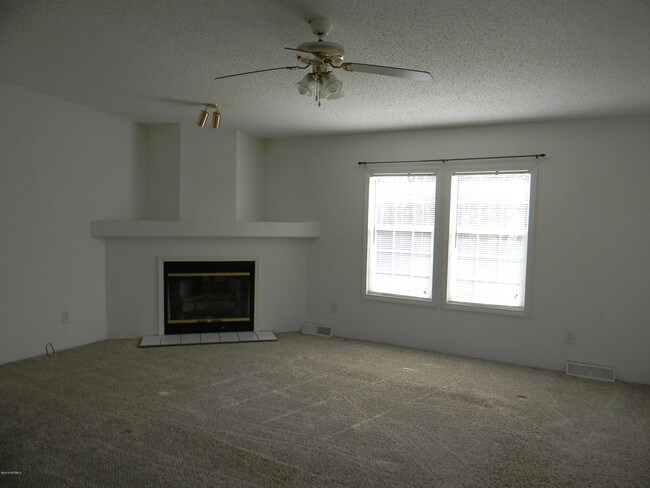 Foto del edificio - 145 Down Home Rd