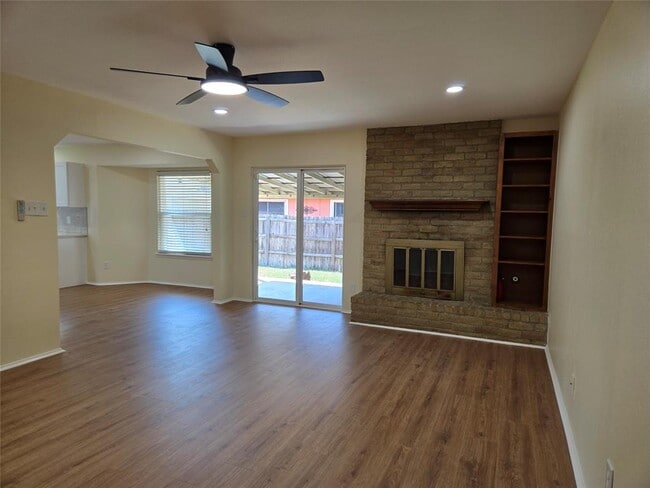 Foto del edificio - 6704 Clubway Ln