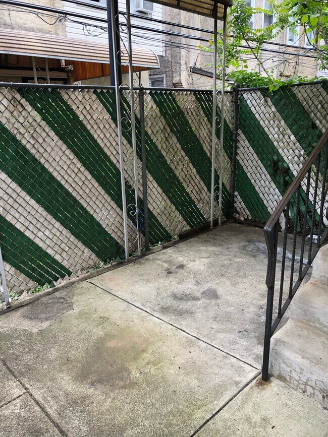 Building Photo - 5659 BLAKEMORE