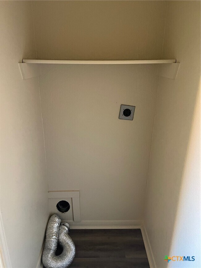 Foto del edificio - 2811 Cantabrian Dr