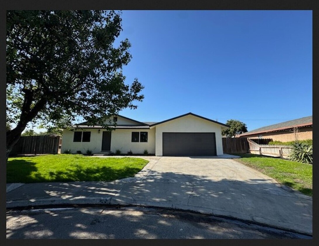 Foto principal - Beautiful Remodled, 4 Bedroom Home!